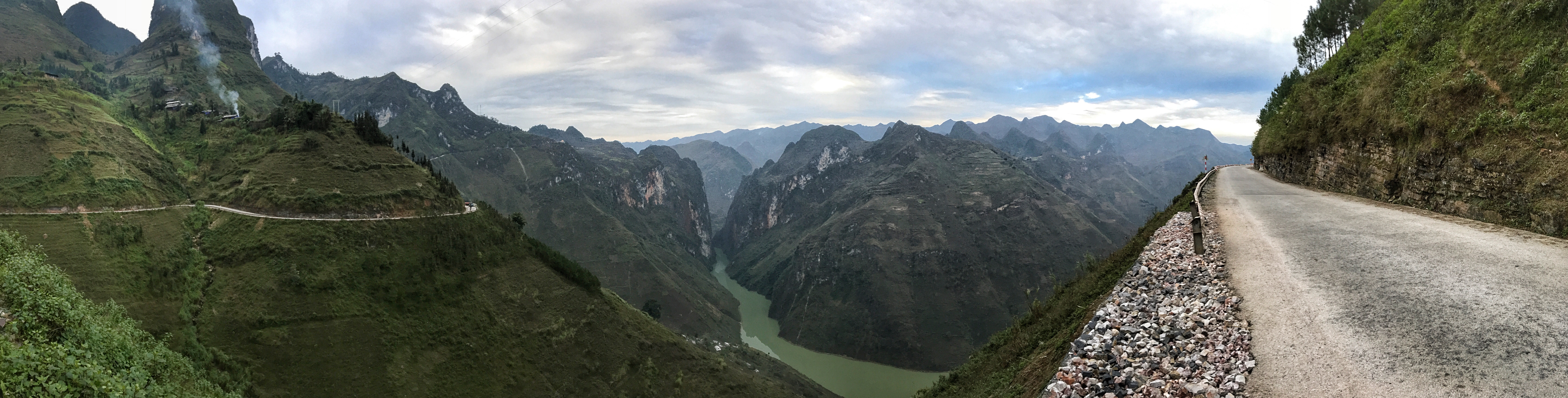 Dong Van,Ha Giang,Northern Vietnam,Ma Pi Leng Pass,vietnammountaintravel.com,เวียดนามเหนือ,ฮาซาง,ไมปิแล่งพาส,Remind me later traveling,เที่ยวเวียดนาม